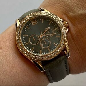 Valletta Gold and Gray Womens Analog Wrist Watch with Crystal Accents
